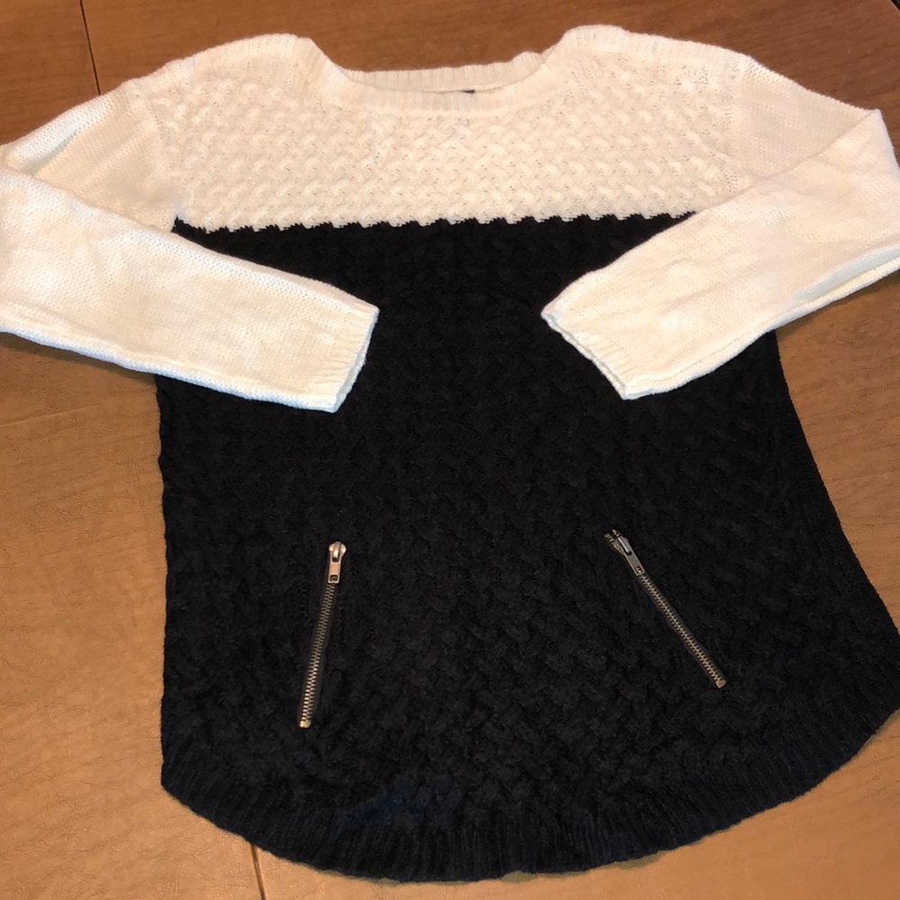 Hoooked Up Black & White Chunky Knit Sweater Sz L